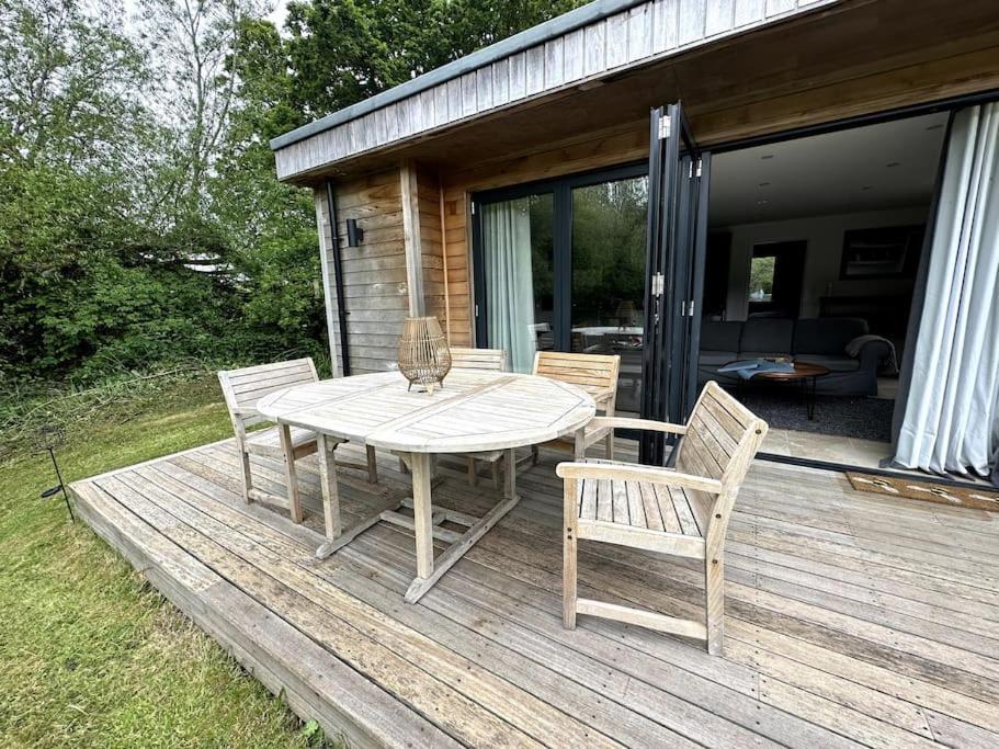 Beautiful Cabin With Pond View Steyning Exteriör bild
