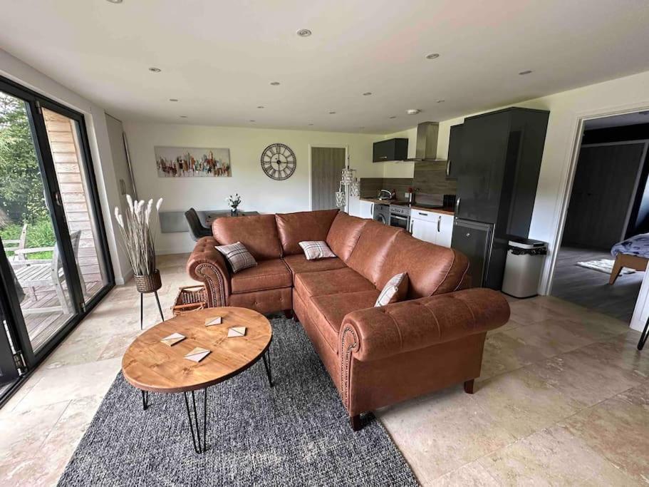 Beautiful Cabin With Pond View Steyning Exteriör bild